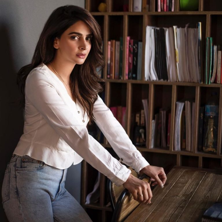 Saba Qamar shares gorgeous photos on her Instagram