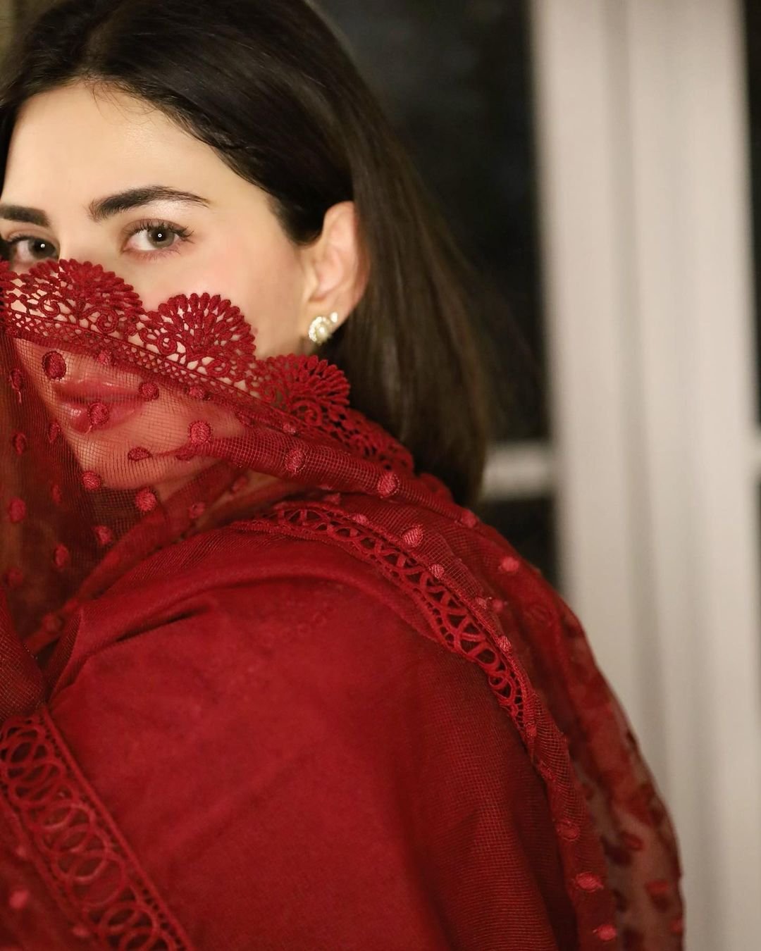Naimal Khawar wins heart in red outfit