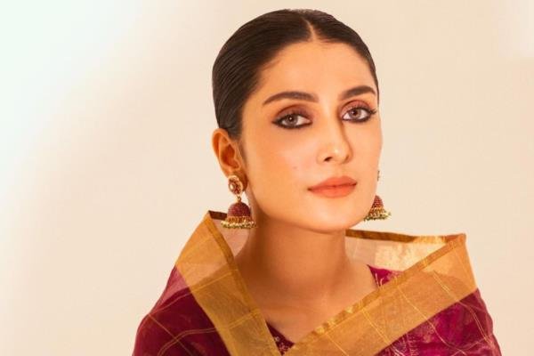 Ayeza Khan Exudes Elegance In Maroon And Golden Attire