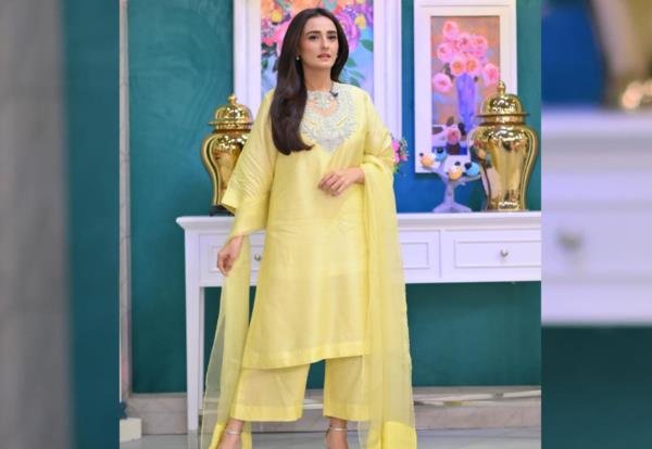 Momal Sheikh Looks Glamorous In Lemon Yellow Outfit